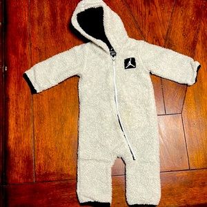 Jordan 6-9M